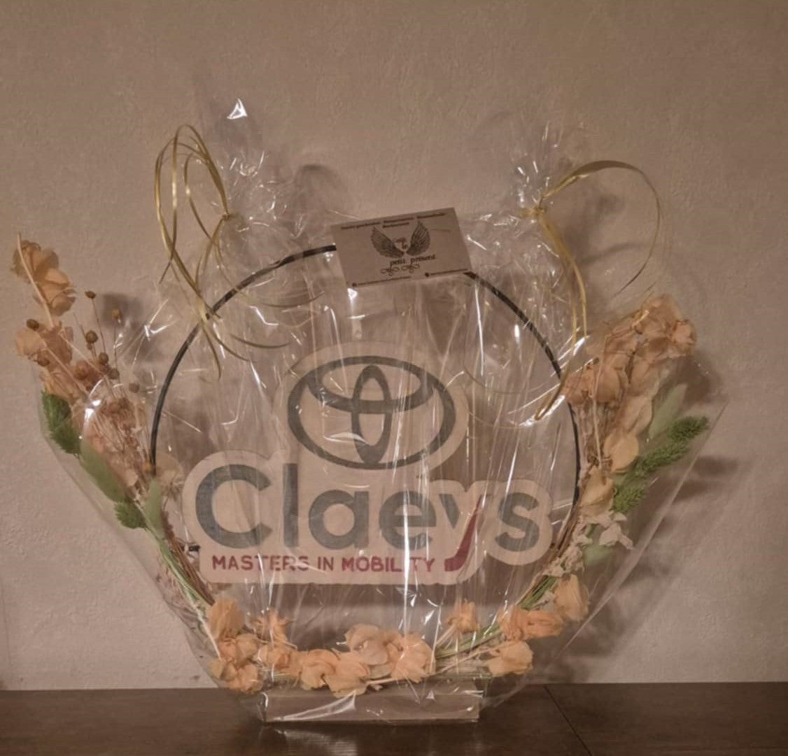 Hoepel met kunstbloemen of droogbloemen