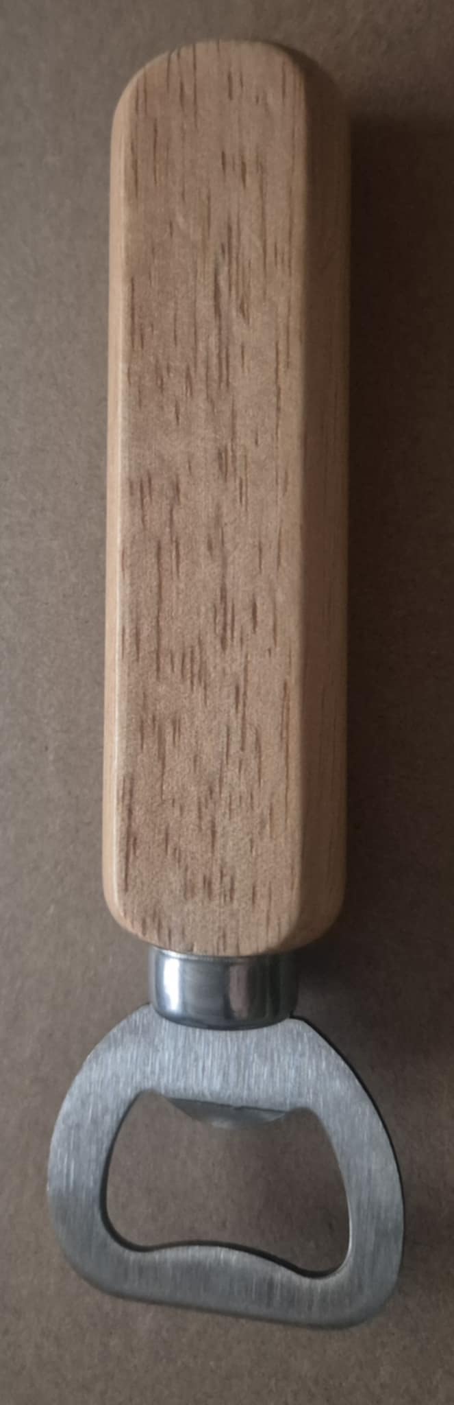 Gepersonaliseerde flesopener met houten handvat