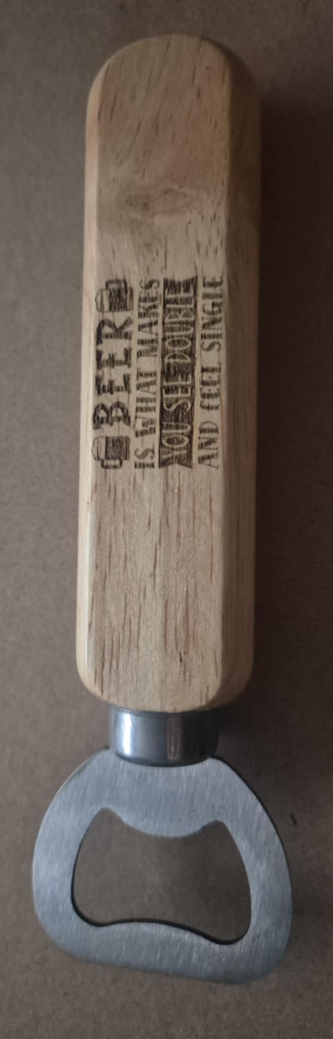 Gepersonaliseerde flesopener met houten handvat